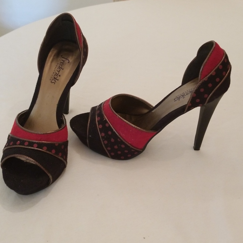 Black and red stiletto pump, sz 6.5
